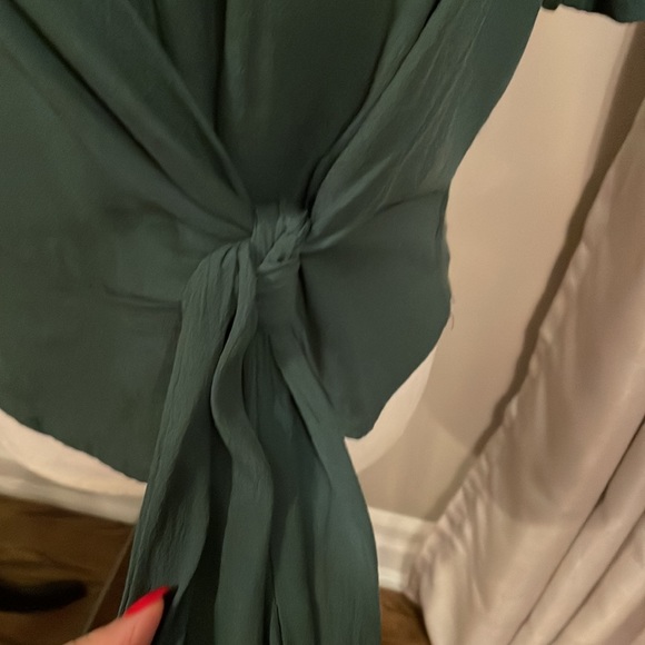 ☘️Tie Front Top - Picture 4 of 9